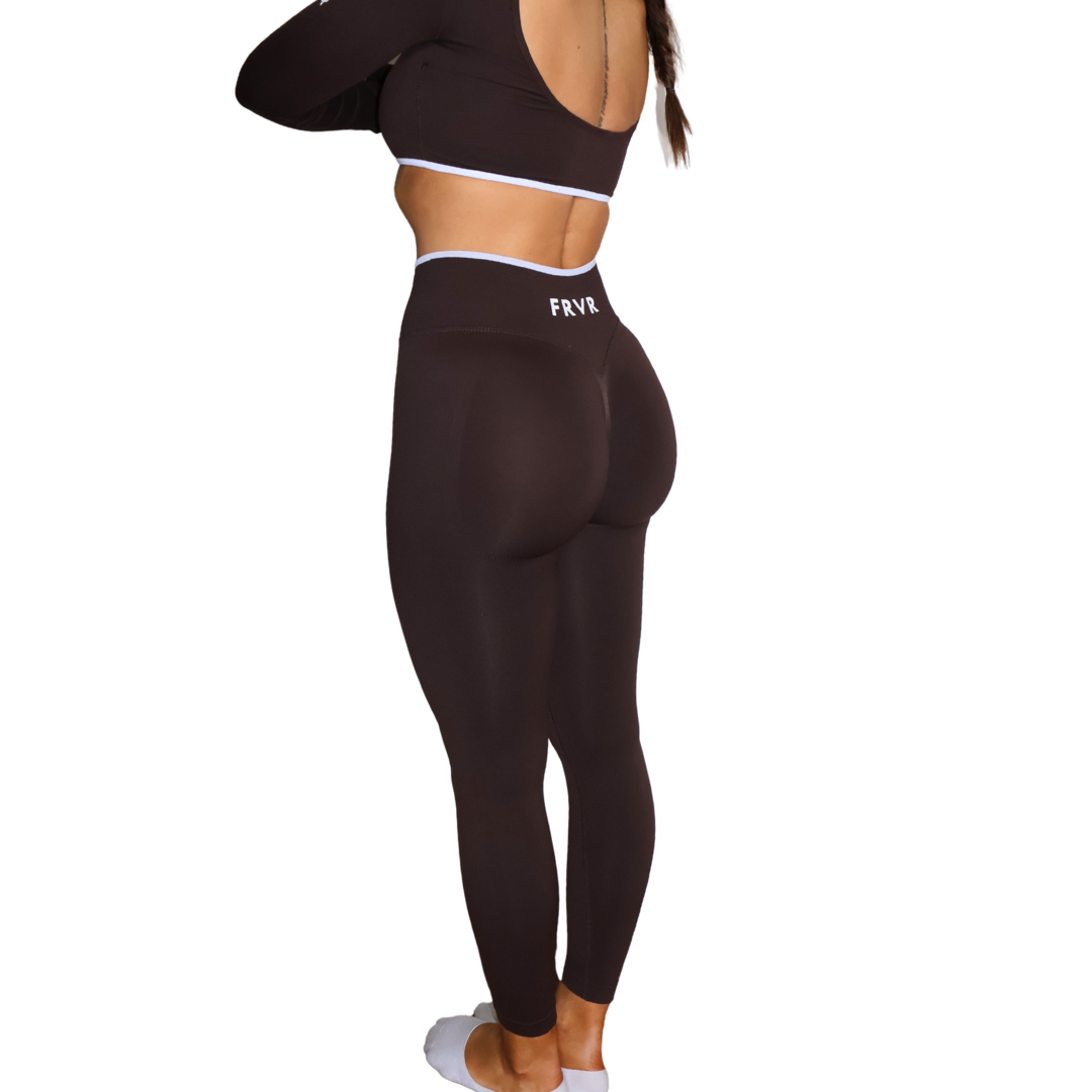Womens seamless scrunch leggings in espresso brown with white detailing.